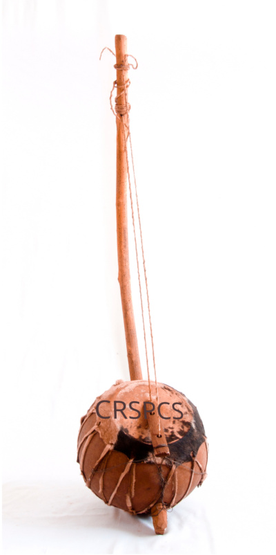 Instrument de musique (Une harpe luth)