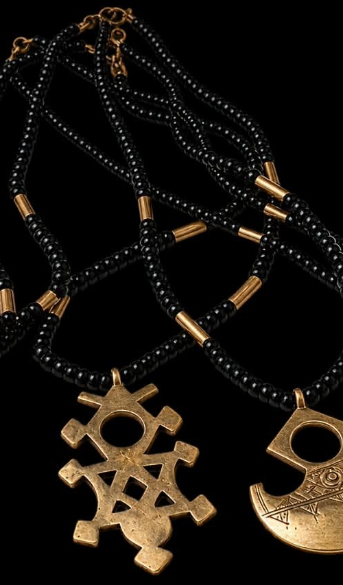 Collier artisanal à pendentifs
